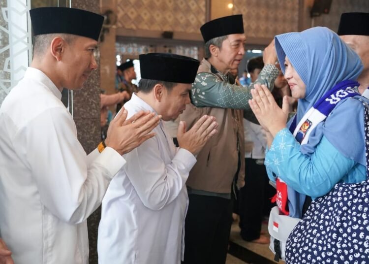 Lepas Jamaah Haji, Ketua DPRD Kota Bogor Titip Doa untuk Kesejahteraan Warga
