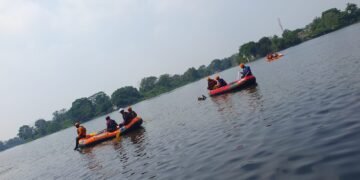 Tenggelamkan Diri di Situ Cikaret, Pria Diduga Alami Gangguan Jiwa Sempat Ditolong Pakai Bambu