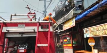Kebakaran RM Padang di Warudoyong Sukabumi, Damkar Selamatkan Tiga Ruko