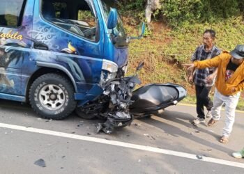 Tabrakan Elf vs Motor di Jalan Sukabumi-Sagaranten, Satu Korban Tak Sadarkan Diri