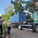 Sopir Salah Jalur, Truk Kontainer Tersangkut Pohon di Jalan KH Abdullah Bin Nuh Cianjur