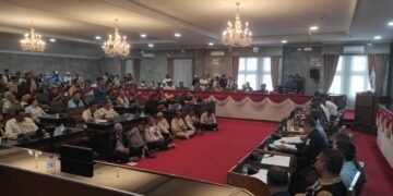 Ratusan Ketua RT dan RW Geruduk DPRD Kota Sukabumi, Tuntut Insentif Tepat Waktu dan Program P2RW Dilanjutkan