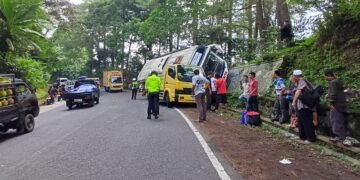 Bus Jurusan Cianjur-Kp Rambutan Tabrak Truk di Turunan Cugenang Cianjur