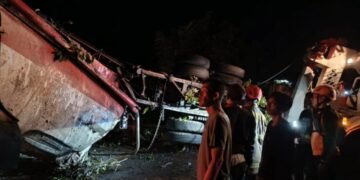 Truk Tangki Air Terguling di Gekbrong Cianjur Sopir Tewas
