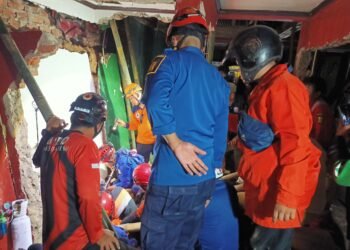 Dievakuasi 1 Jam, pekerja bangunan yang terjepit harus di infus