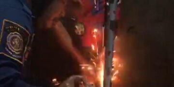 Dramatis! Damkar Bantu Keluarkan Jari Tangan Bocah Tersangkut Besi di Klapanunggal