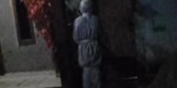 Teror Pocong Sudah Sampai Cibinong, Pintu Warga Diketuk Tengah Malam