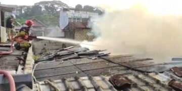 Diduga Korsleting Listrik, Rumah Warga di Sempur Terbakar