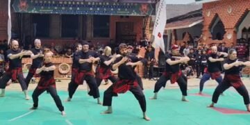 Pesilat Italia Unjuk Aksi di Sukabumi, Buktikan Pencak Silat Go International di Sunda Camp