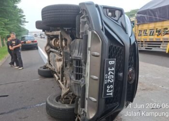 Sopir Microsleep, Fortuner Terguling di Tol Jagorawi Arah Bogor