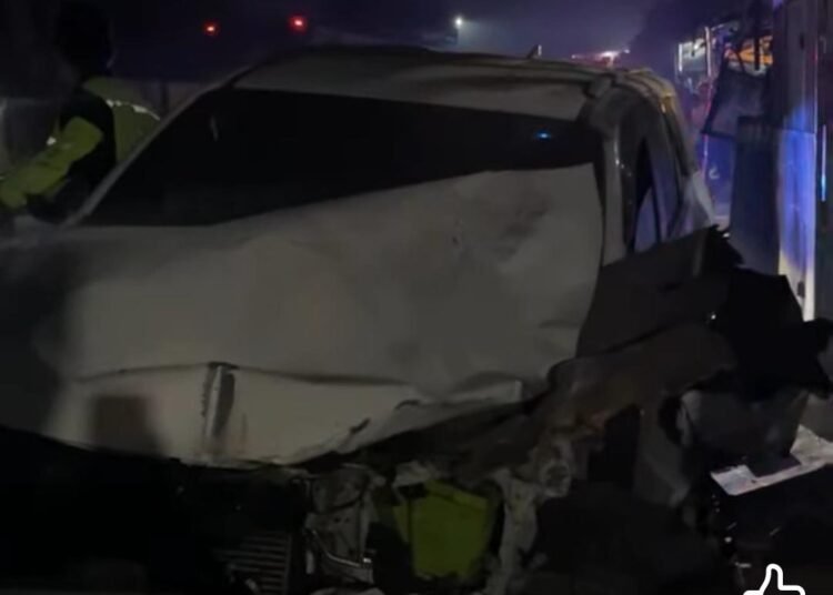 Fortuner Tabrak 2 Motor dan Warung di Kemang, 1 Orang Tewas