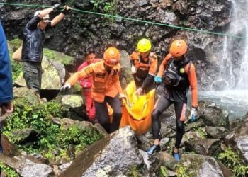 Nekat Renang ke Curug Ciparay Pamijahan, Wisatawan Tewas Tenggelam
