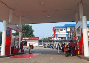 Pilu Warga Hadapi Kenaikan BBM, Gaji Tak Capai UMR Ikat Pinggang Dipaksa Makin Kencang