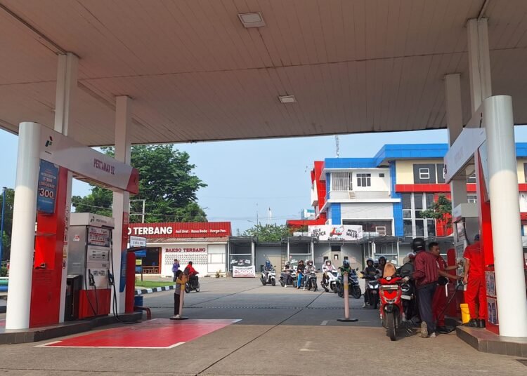 Pilu Warga Hadapi Kenaikan BBM, Gaji Tak Capai UMR Ikat Pinggang Dipaksa Makin Kencang