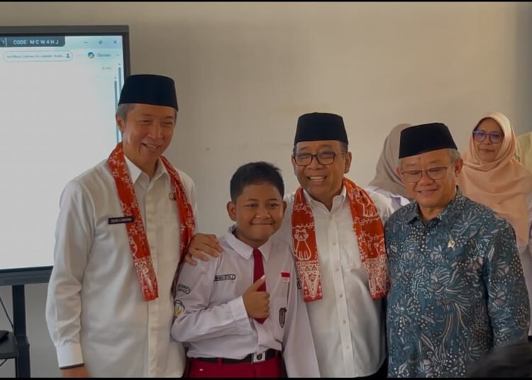 Menko PMK dan Mendikdasmen Visitasi Revitalisasi SDN Cimahpar 5 Kota Bogor