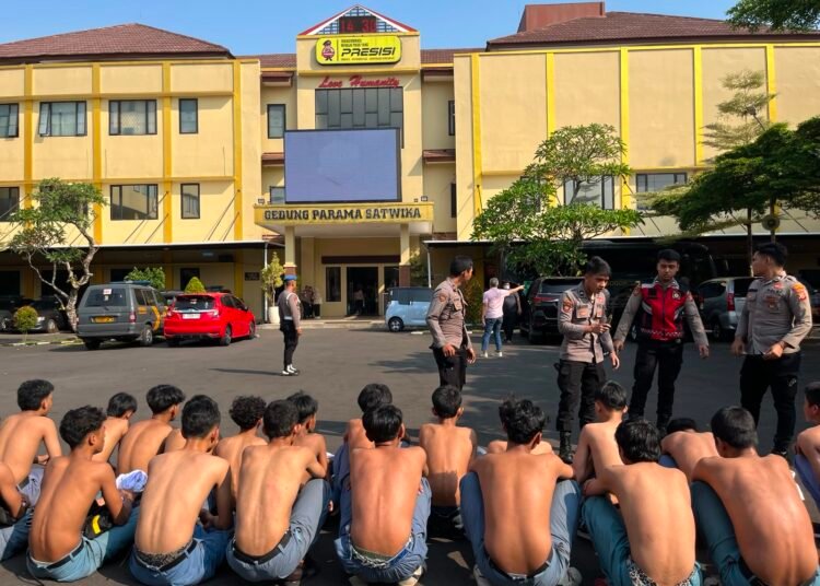 Puluhan Pelajar di Kota Bogor Diamankan di Kantor Polisi, 2 Sajam Disita