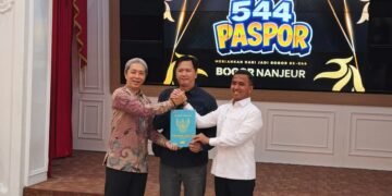 Hari Lahir Bertepatan dengan HJB, Warga Cibinong Dapat Paspor Gratis
