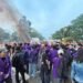 Puluhan mahasiswa yang tergabung dalam Badan Eksekutif Mahasiswa (BEM) Fakultas Ekonomi dan Bisnis Universitas Pakuan (Unpak) menggelar aksi unjuk rasa di depan pintu satu Istana Bogor, pada Rabu 17 Juni 2026.