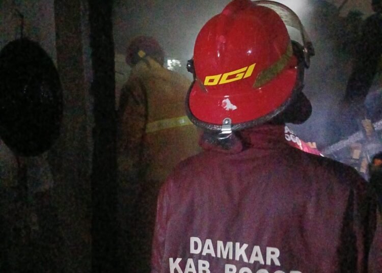 Korsleting Listrik di Kamar Sebabkan Rumah Warga Leuwiliang Terbakar