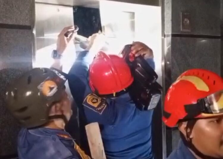 Alami Gangguan, Dua Perempuan Terjebak dalam Lift M-One Hotel 