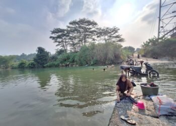 Ratusan Warga Citeureup Tertatih, Bertahan Hidup di Tengah Krisis Air Bersih