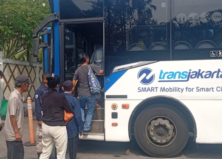 HUT ke 499 Jakarta, Naik TransJakarta Rp1 Disambut Antusias Warga Bogor 