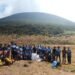 Petugas gabungan Polres Sukabumi Kota bersama relawan mengumpulkan 15 karung sampah di Alun-alun Suryakencana, Taman Nasional Gunung Gede Pangrango.