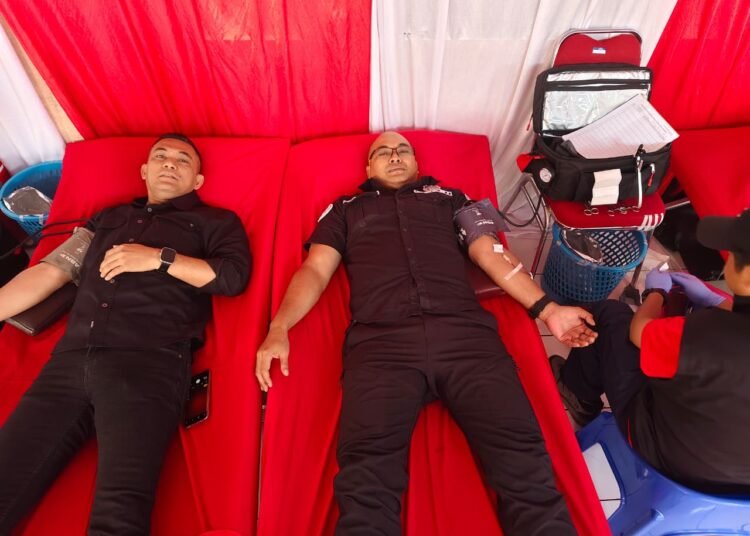 Ratusan Warga Padati Polres Sukabumi Kota, Ikuti Khitanan Massal hingga Donor Darah