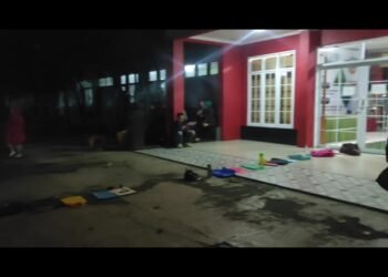 Takut Tak Masuk Sekolah Favorit, Ratusan Orang Tua Antri Sejak Subuh Daftar Anak ke SDN Cipta Bina Mandiri Sukabumi