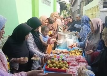 Ratusan Warga Serbu Bazar Makanan Gratis pada Gebyar Muharam di Cianjur