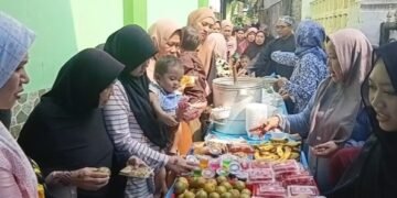 Ratusan Warga Serbu Bazar Makanan Gratis pada Gebyar Muharam di Cianjur