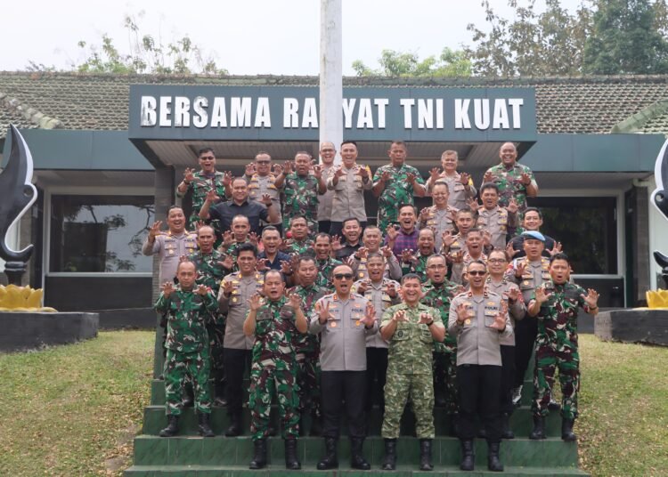 PERKUAT SINERGI, KAPOLRES SUKABUMI KOTA SAMBANGI KODIM 0607