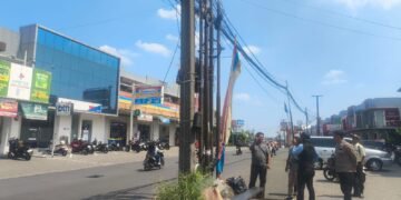 Sentuh Kabel PLN, Seorang Teknisi WiFi Tersengat Listrik di Sukaraja
