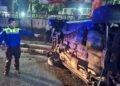 Tabrak Pagar Tembok Polsek Ciawi, Minibus Terguling