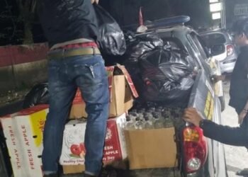 Polisi Amankan 1.134 Botol Miras Ilegal dan Penjual di Ciseeng
