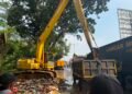 Timbunan Sampah Kali Baru Bikin Geleng-geleng Kepala, 40 Truk Dikerahkan