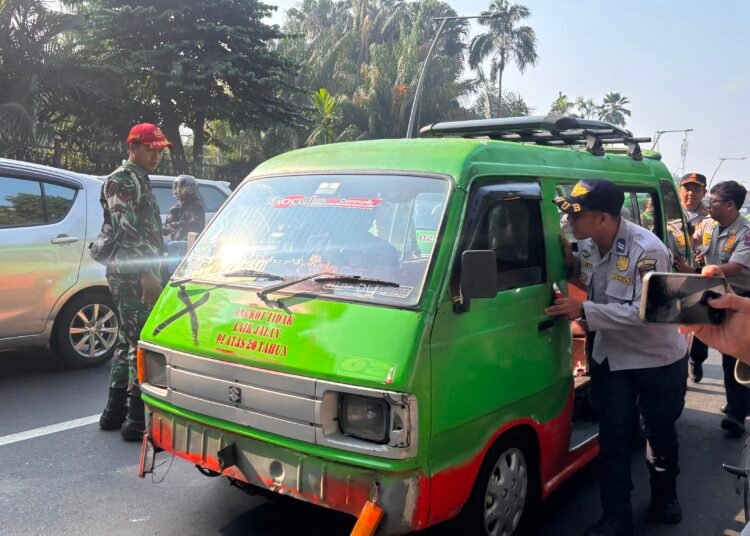 Puluhan Angkot Tua Terjaring Operasi Gabungan di Kota Bogor