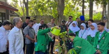 MPLS 2026, Dedie Rachim Ajak Pelajar Peduli Lingkungan Lewat Gerakan Tanam Pohon
