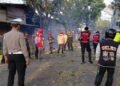 Truk Kontainer Tabrak Pohon hingga Tumbang di Jalan Raya Bandung Cianjur, Lalu Lintas Sempat Lumpuh