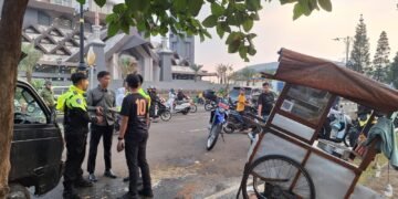 Hilang Kendali Saat Belajar Mengemudi, Sopir Pikap Sebabkan Kecelakaan Beruntun di Pakansari 