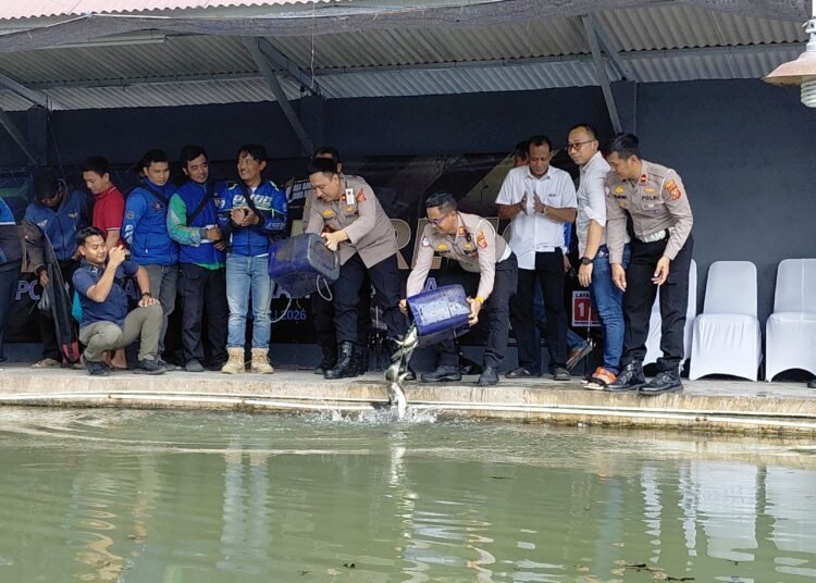 Kapolres Cianjur Ajak Ojol dan PMOC Mancing Bareng dalam Program Jumat Berkah