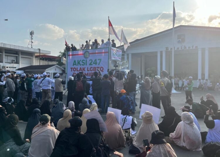 Ratusan Massa Gelar Aksi Damai Tolak LGBTQ dan Miras di Balai Kota Bogor