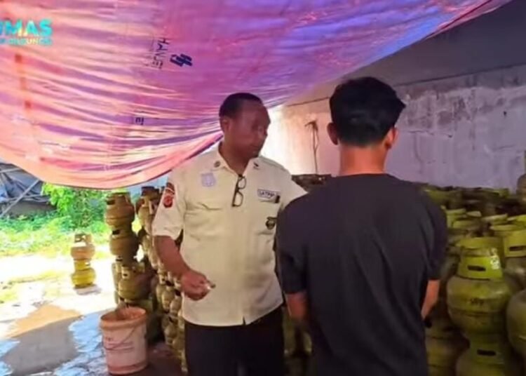 Nyamar jadi Sekuriti, Polisi Bongkar Praktik Oplos Gas Subsidi di Cileungsi