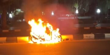 Diawali Percikan Api, Sepeda Motor Warga Cibinong Terbakar