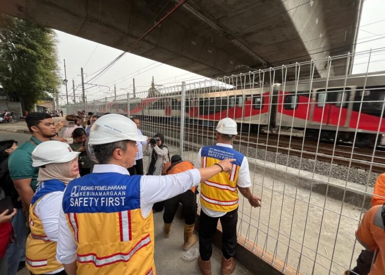 Cegah Kecelakaan, Pemkot Bogor Pagari Perlintasan Kereta di Kedung Badak 