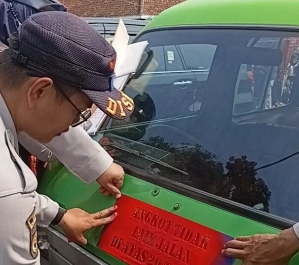 Belasan Angkot Tua Terjaring Operasi di Kota Bogor