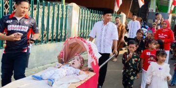 Meriahkan HUT RI, Warga Pangkalan Raya Cibuluh Karnaval dengan Kostum Bayi Ajaib
