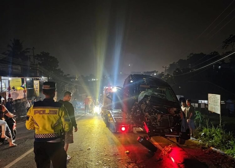 Kecelakaan Beruntun 5 Kendaraan di Puncak Cianjur, 2 Tewas 9 Luka