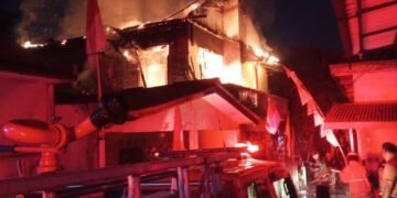 Rumah di Sukaraja Terbakar Gegara Korsleting saat Cas HP