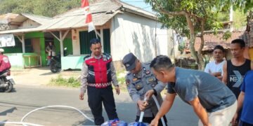 Polres Cianjur Salurkan 11.500 Liter Air Bersih untuk Warga Terdampak Kekeringan di Haurwangi